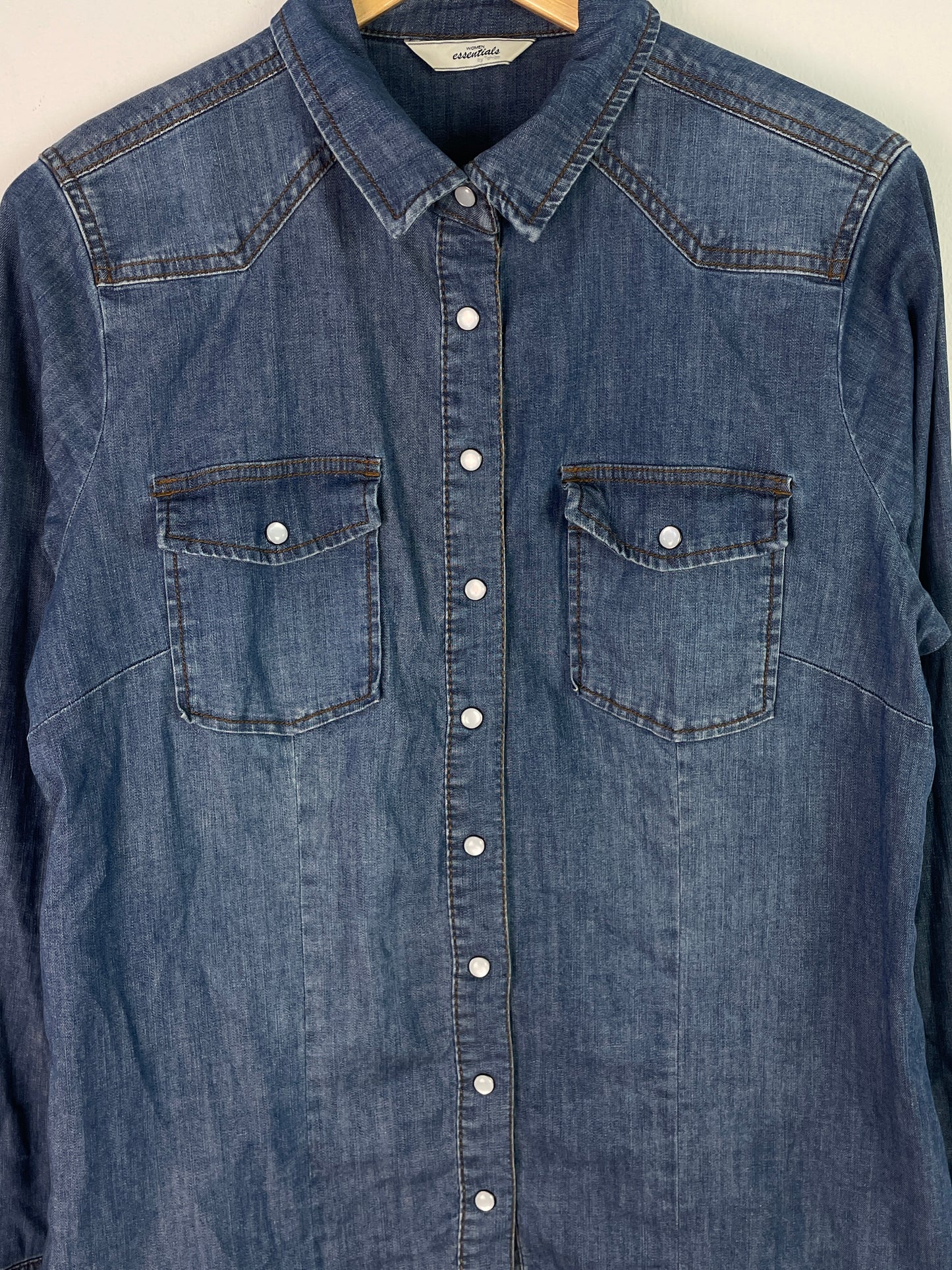 TCM Damen Jeansbluse Gr. L Blau – Denim Hemd mit Druckknöpfen Baumwolle / TCM Women’s Denim Shirt Size L Blue – Casual Button-Down Cotton Blouse