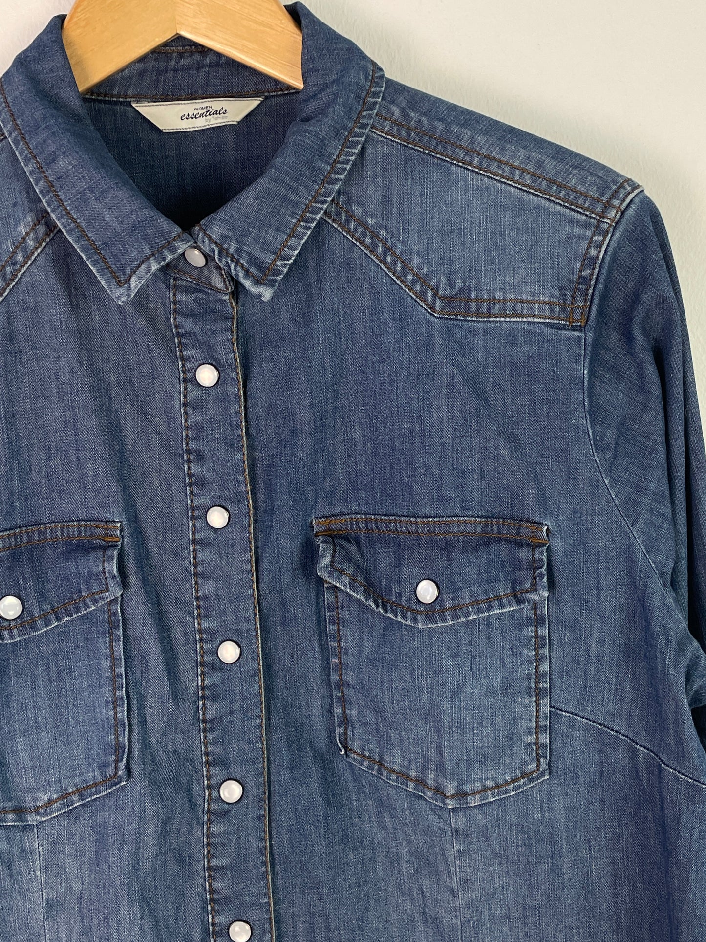 TCM Damen Jeansbluse Gr. L Blau – Denim Hemd mit Druckknöpfen Baumwolle / TCM Women’s Denim Shirt Size L Blue – Casual Button-Down Cotton Blouse