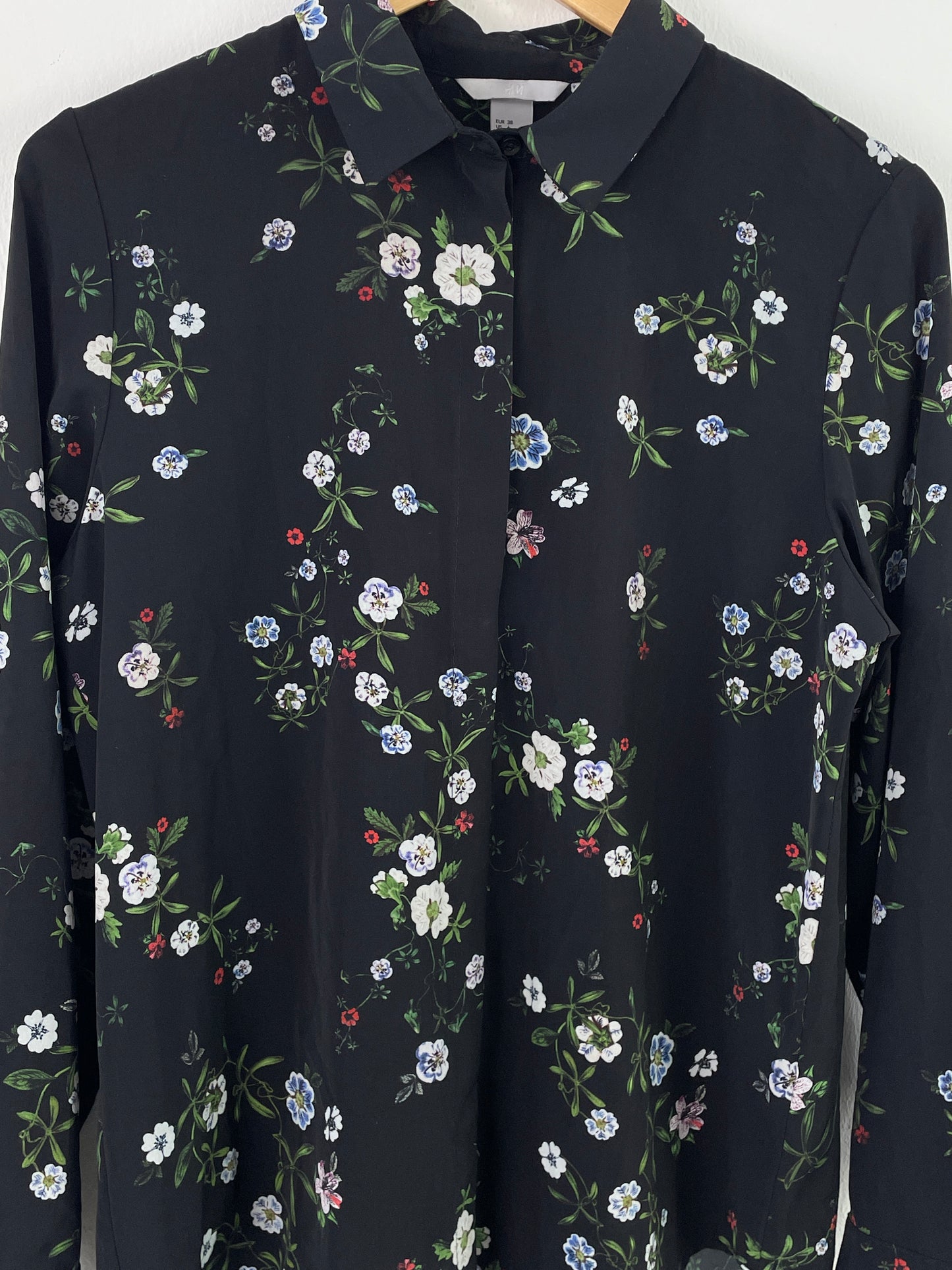H&M Damen Bluse Gr. 38 Schwarz – Florale Langarmbluse Polyester / H&M Women’s Blouse Size 38 Black – Floral Long Sleeve Polyester Shirt