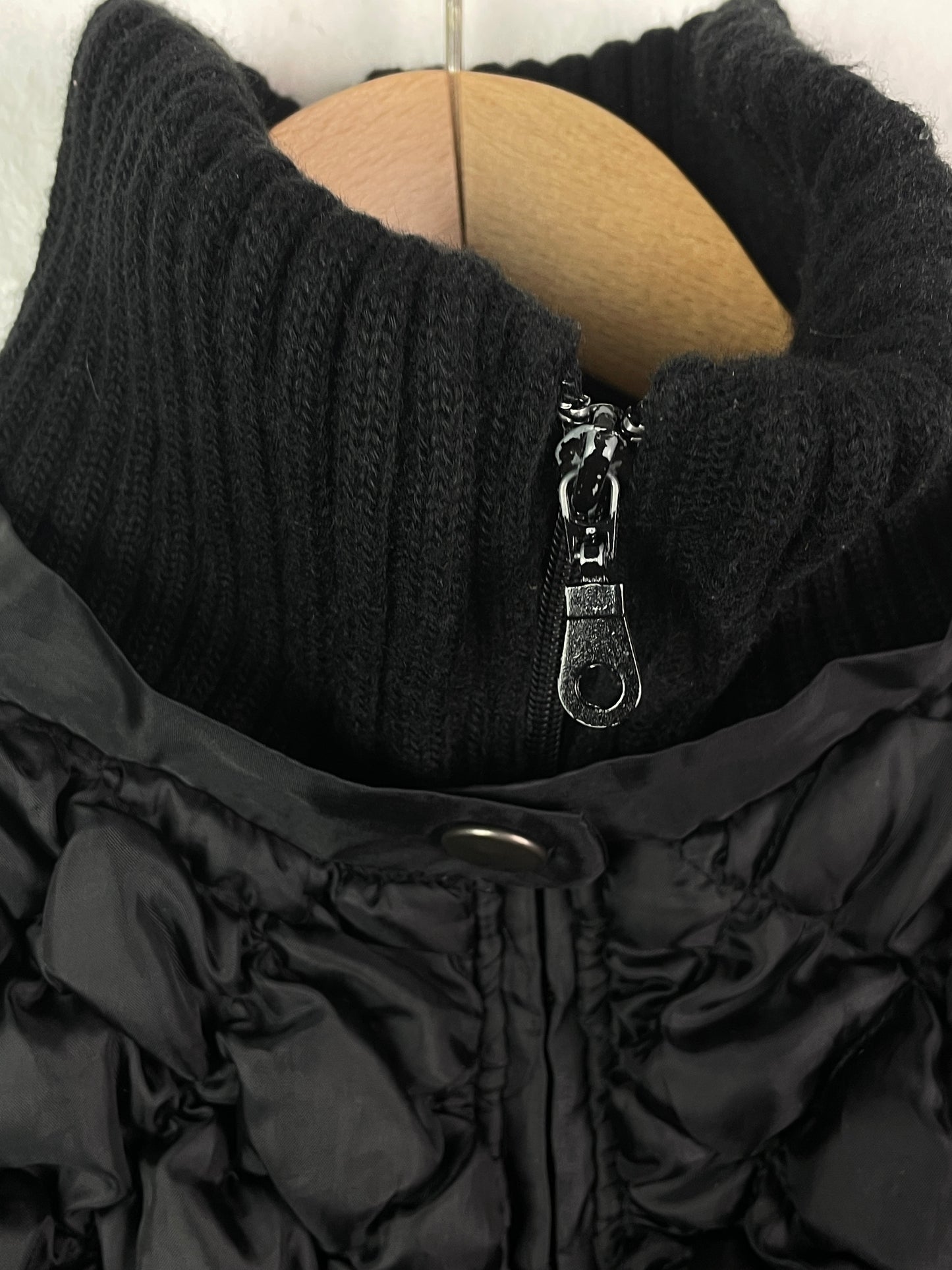 Viamos Damen Jacke Gr. L Schwarz – Steppjacke mit Strickärmeln Polyester / Viamos Women’s Jacket Size L Black – Quilted Coat with Knit Sleeves Polyester