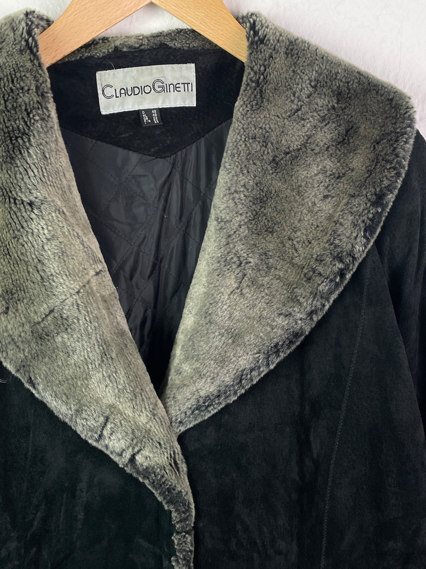 Claudio Ginetti Damen Mantel Gr. 48 Schwarz – Echtleder Fellimitat / Claudio Ginetti Women’s Coat Size 48 Black – Genuine Leather Faux Fur