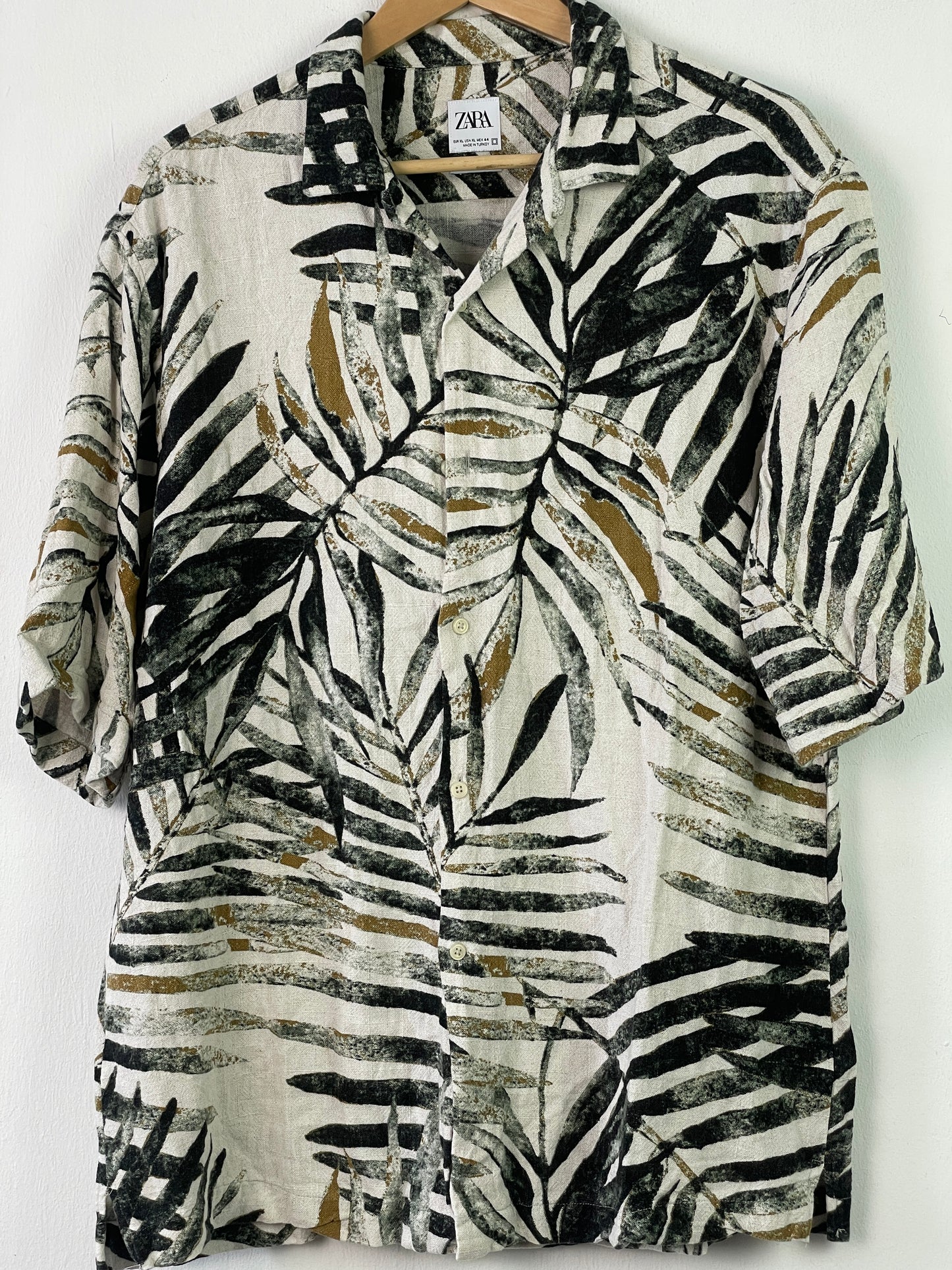 Zara Herren Hemd aus Leinen Gr XL Farbe beige grün