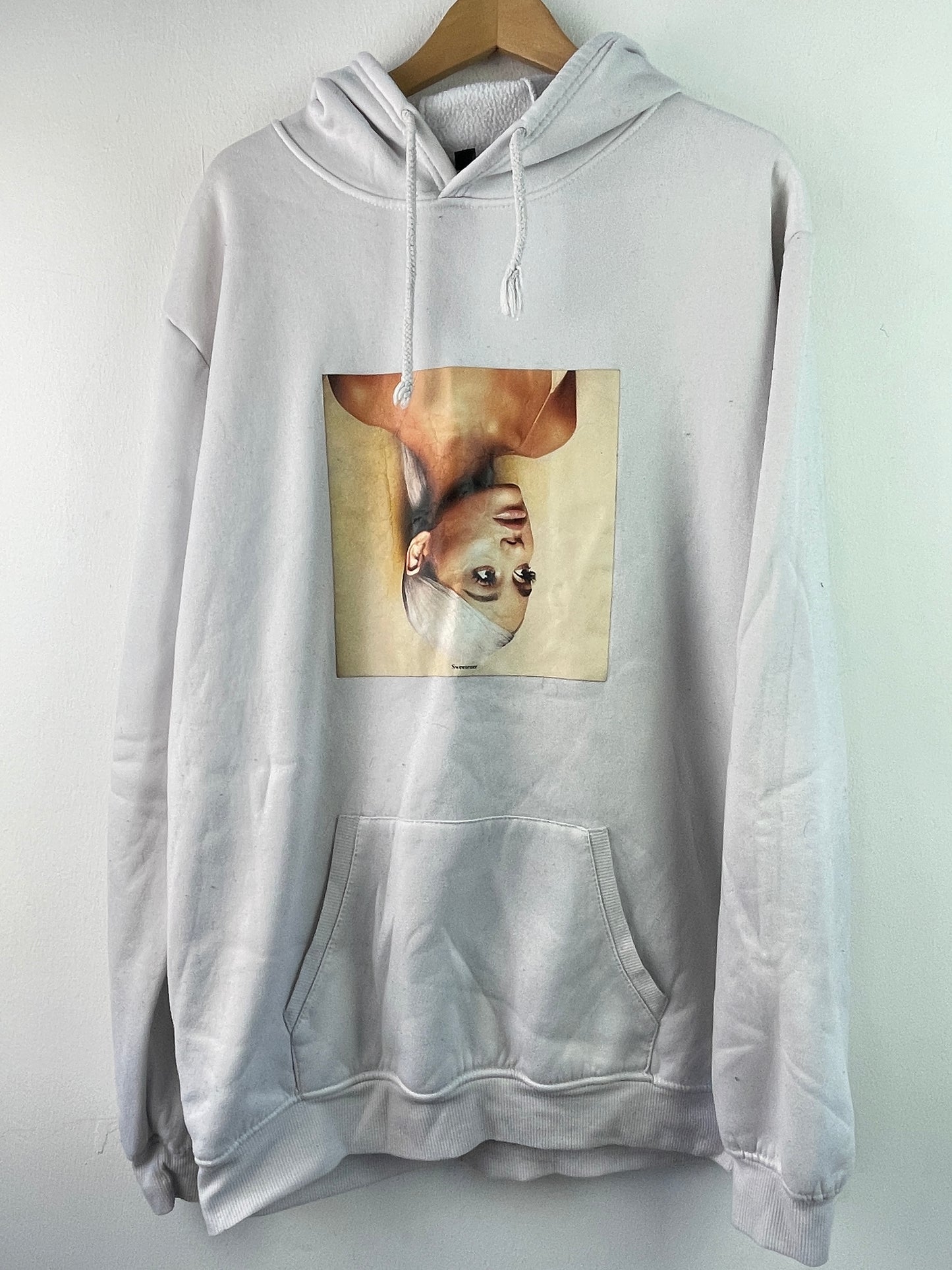 Ariana Grande Damen Pullover Gr L Farbe weiss