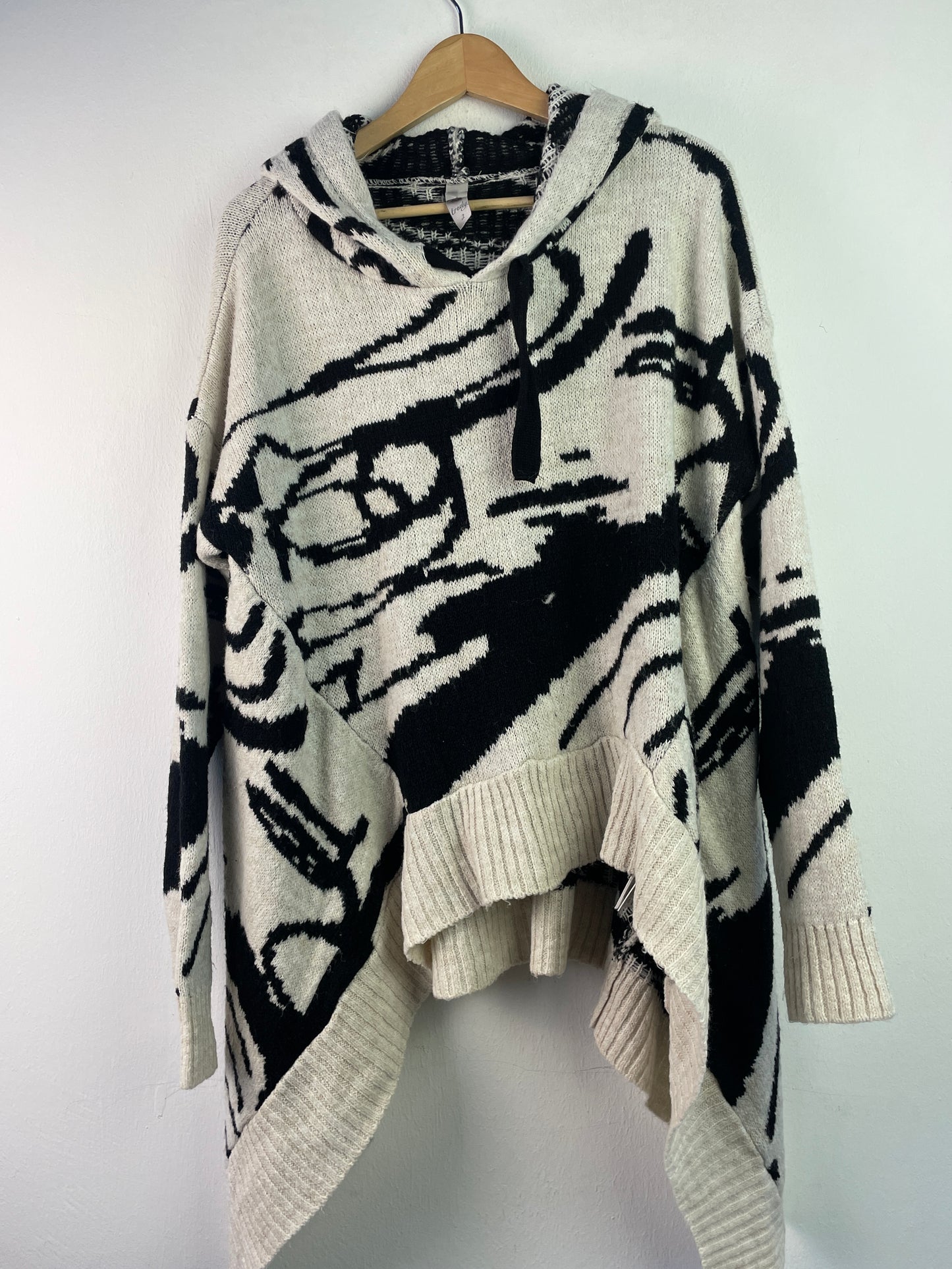 Tredy Damen Pullover mit ausgefallenem Muster Gr L Farbe schwarz weiss