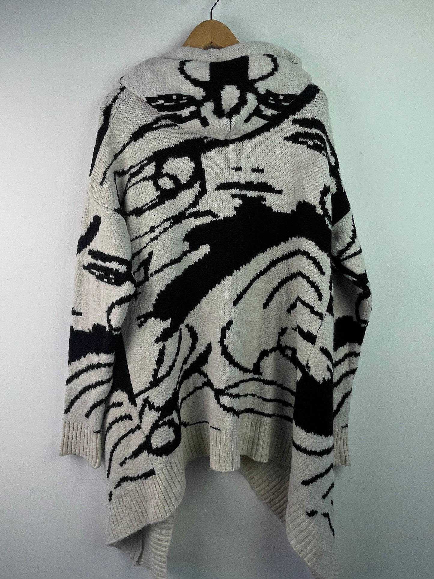 Tredy Damen Pullover mit ausgefallenem Muster Gr L Farbe schwarz weiss