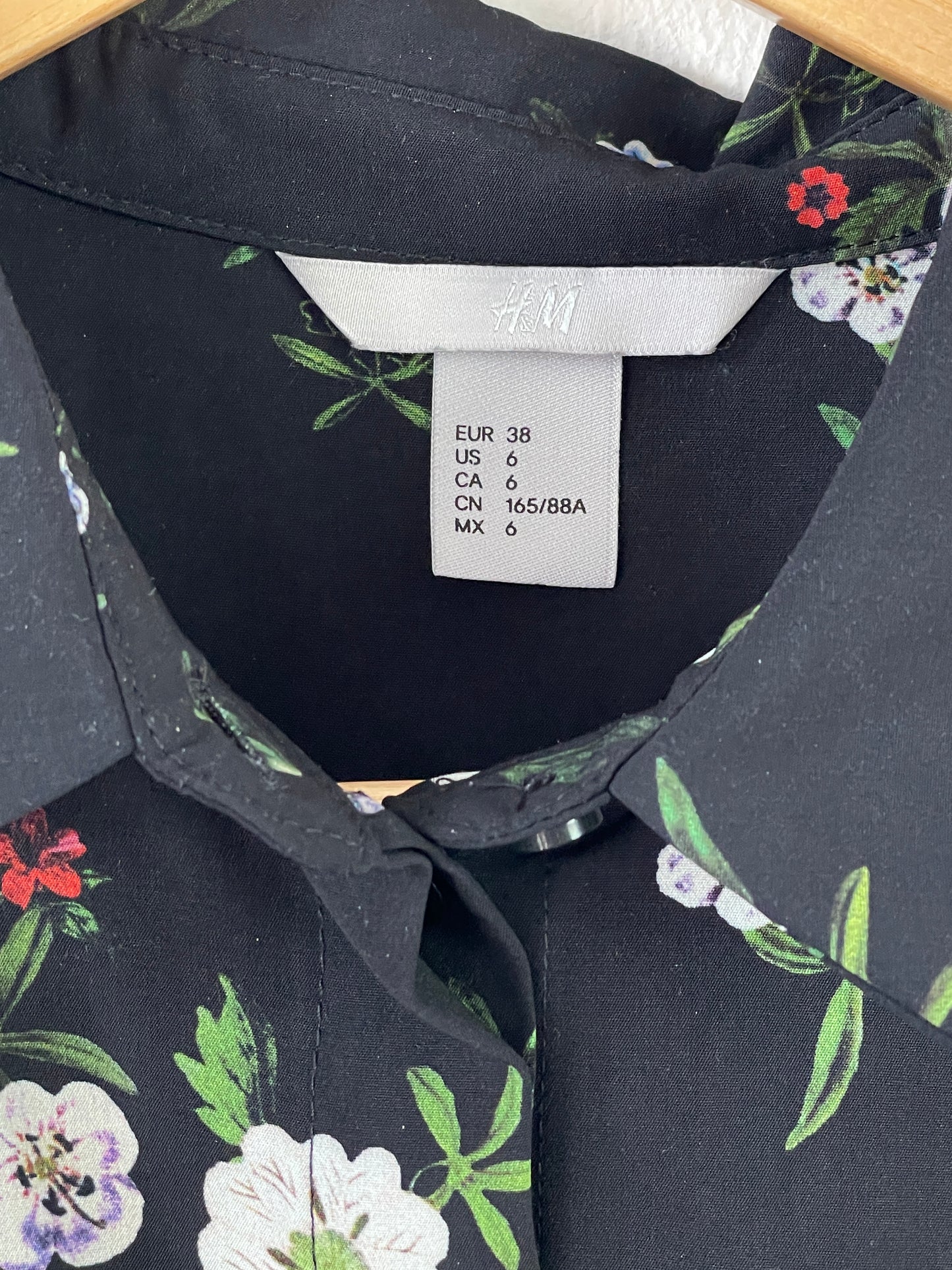 H&M Damen Bluse Gr. 38 Schwarz – Florale Langarmbluse Polyester / H&M Women’s Blouse Size 38 Black – Floral Long Sleeve Polyester Shirt