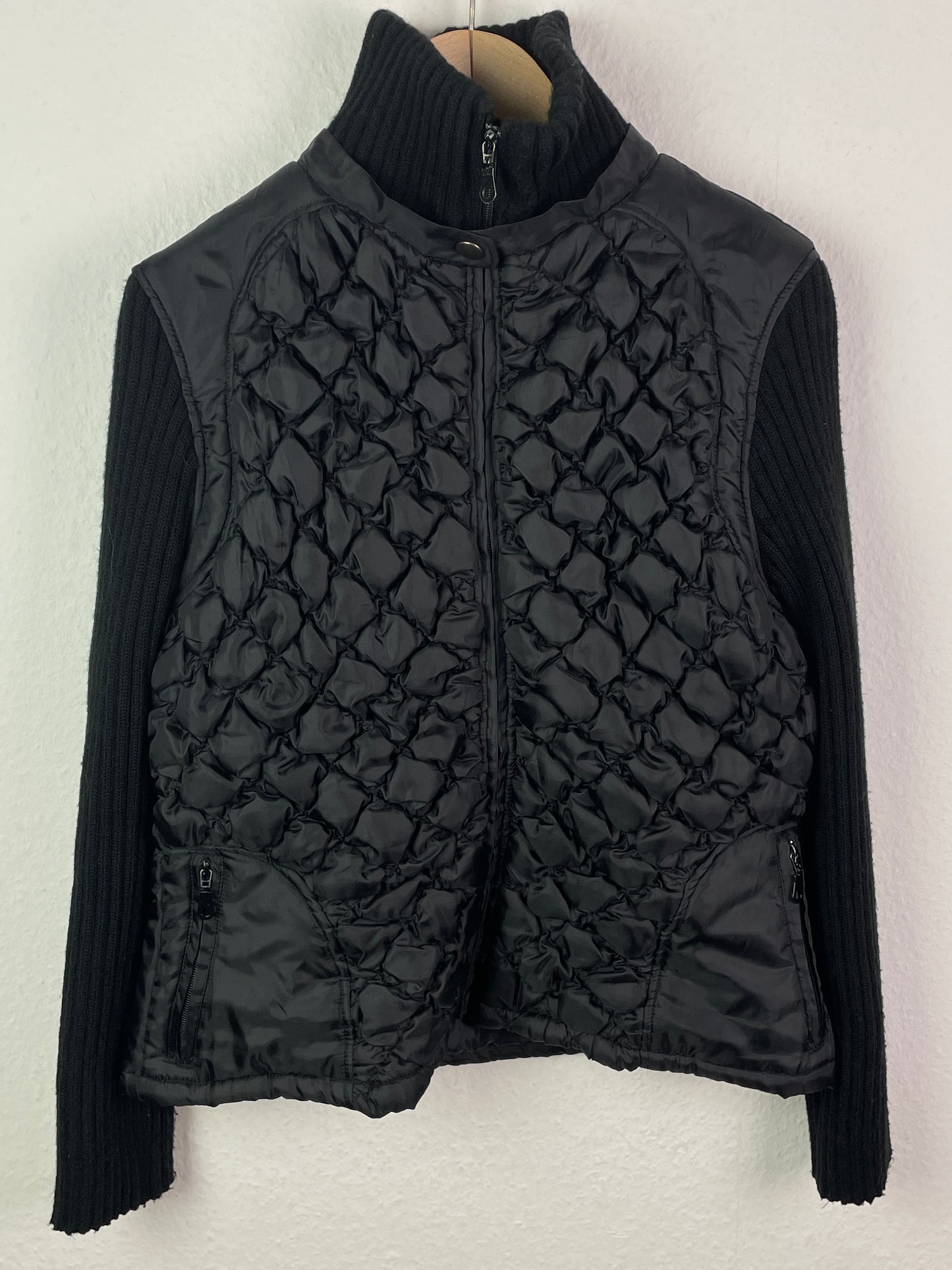 Viamos Damen Jacke Gr. L Schwarz – Steppjacke mit Strickärmeln Polyester / Viamos Women’s Jacket Size L Black – Quilted Coat with Knit Sleeves Polyester