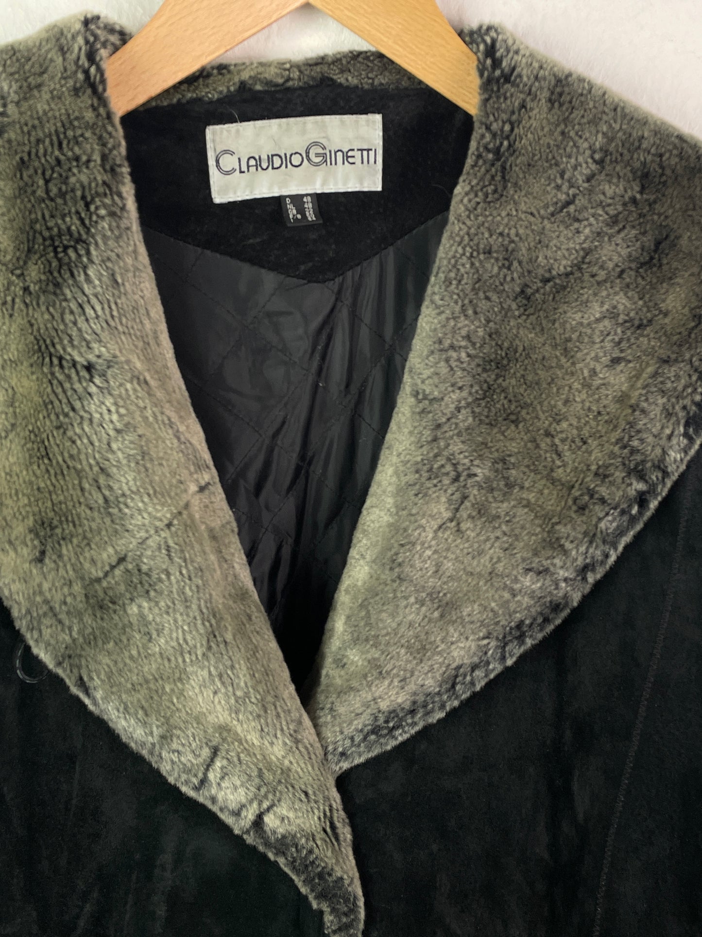 Claudio Ginetti Damen Mantel Gr. 48 Schwarz – Echtleder Fellimitat / Claudio Ginetti Women’s Coat Size 48 Black – Genuine Leather Faux Fur
