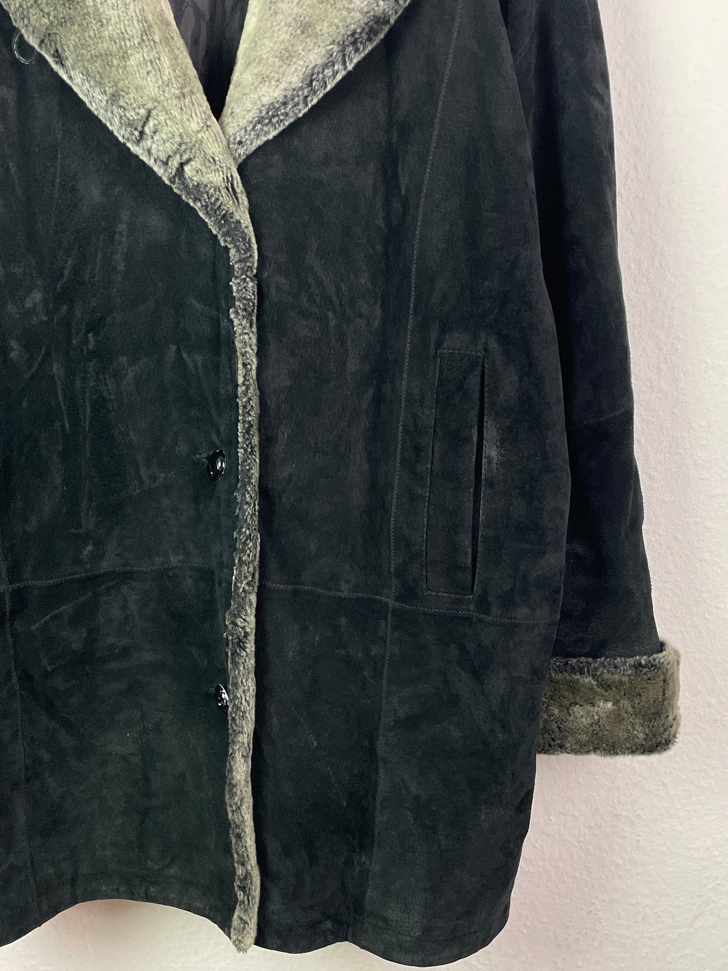 Claudio Ginetti Damen Mantel Gr. 48 Schwarz – Echtleder Fellimitat / Claudio Ginetti Women’s Coat Size 48 Black – Genuine Leather Faux Fur