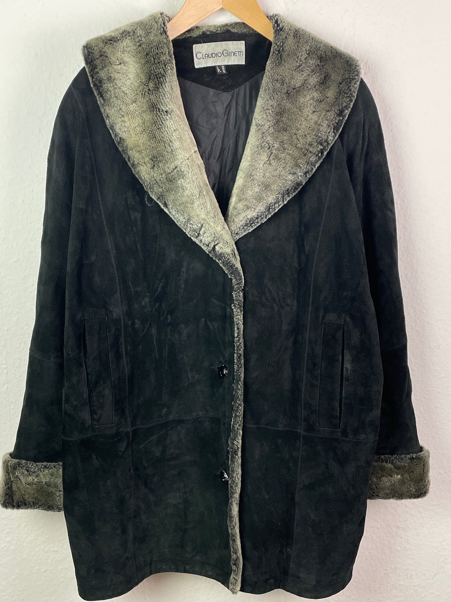 Claudio Ginetti Damen Mantel Gr. 48 Schwarz – Echtleder Fellimitat / Claudio Ginetti Women’s Coat Size 48 Black – Genuine Leather Faux Fur